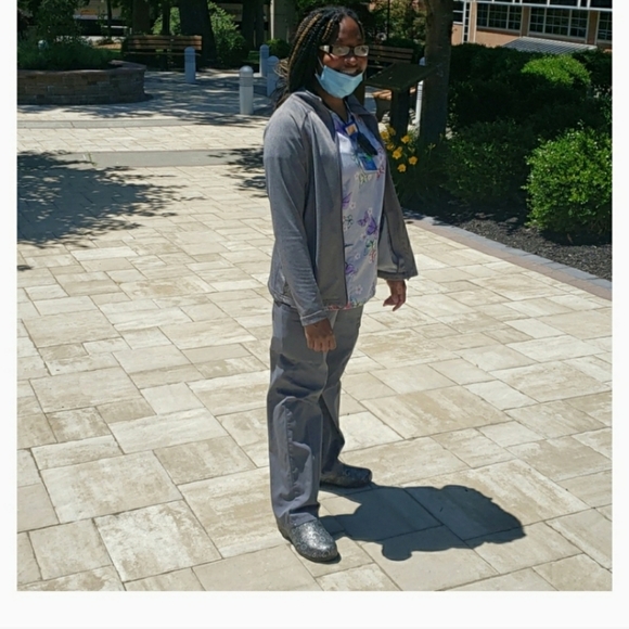 Meet your Posher, Jenny - Picture 2 of 3